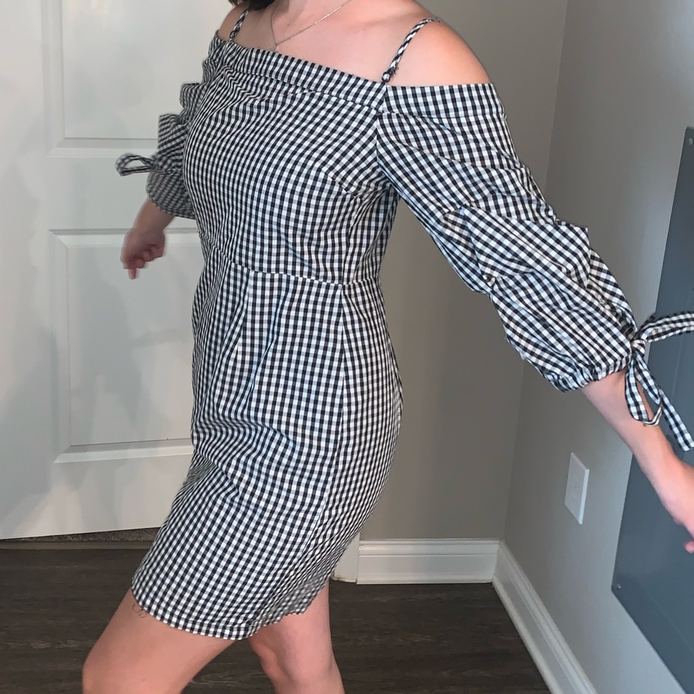 BLACK AND WHITE CHECKERED COLD SHOULDER DRESS MED